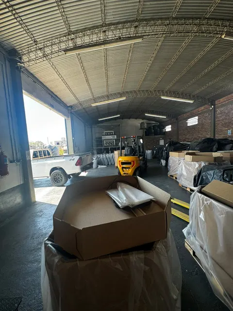 Interior del galpón de trabajo de Semillas Oñate